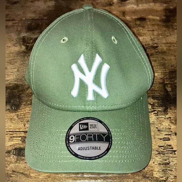 NY Yankees New Era 9Forty MLB Cap - Limited Edition - Picture 3 of 8